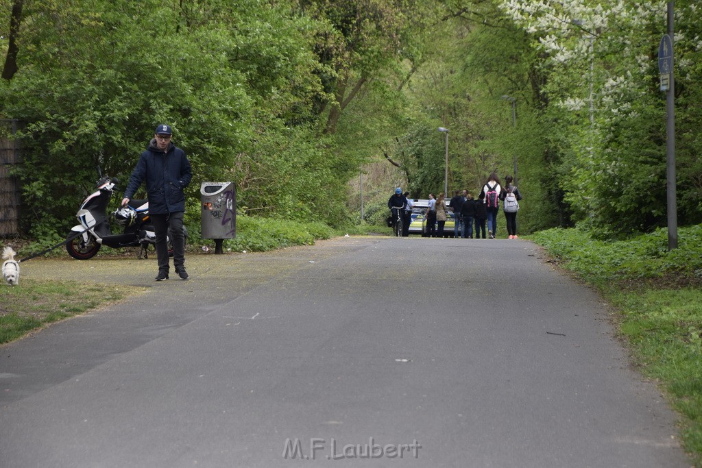 Einsatz BF Koeln in Koeln Buchheim Arnsbergerstr P48.JPG - Miklos Laubert